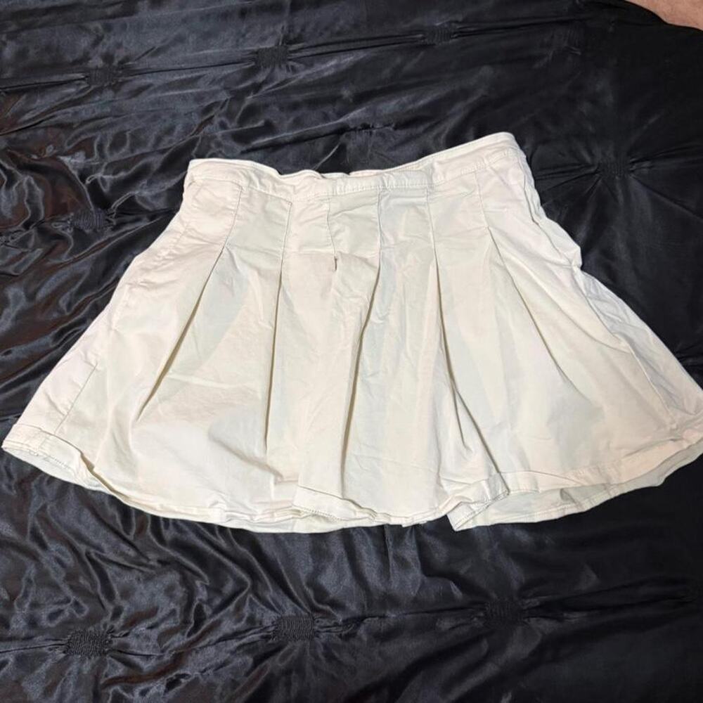 American eagle cream pleated mini